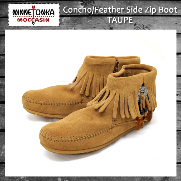 正規取扱店 MINNETONKA(ミネトンカ) Concho Feather Side Zip Boot(コンチョフェザーサイドジップブーツ)#527T TAUPE レディースMT047