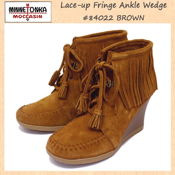 正規取扱店 MINNETONKA(ミネトンカ) Lace-up Fringe Ankle Wedge Boot(ウェッジブーツ) #84022 BROWN レディース MT242